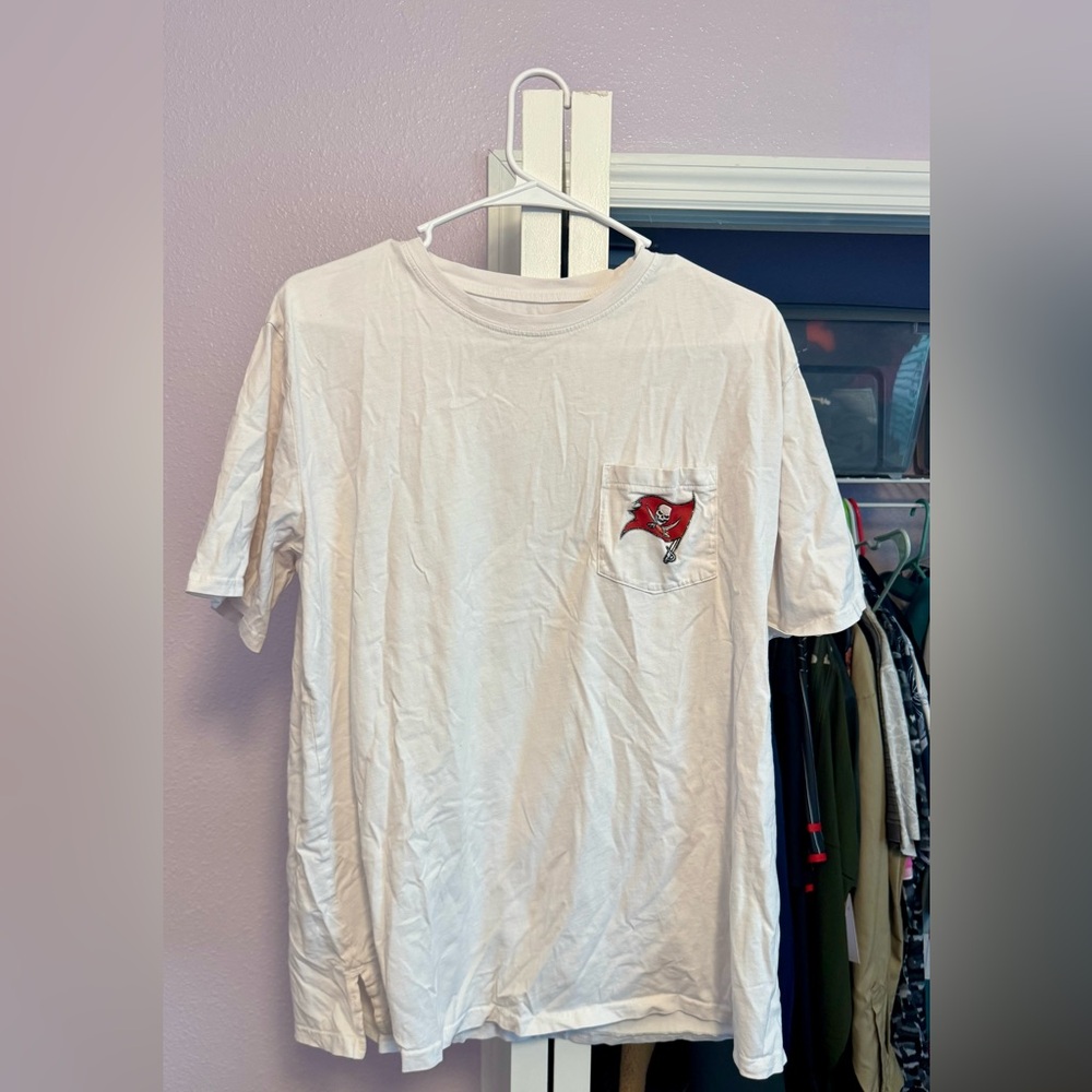 Tampa Bay Buccaneers Women’s XL NFL Team Apparel Pocket T-Shirt White.